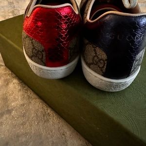 Gucci women’s sneaker (tennis style )